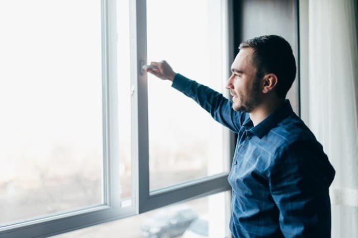Dusting Windows with a Vacuum Cleaner Housekeeping Tips