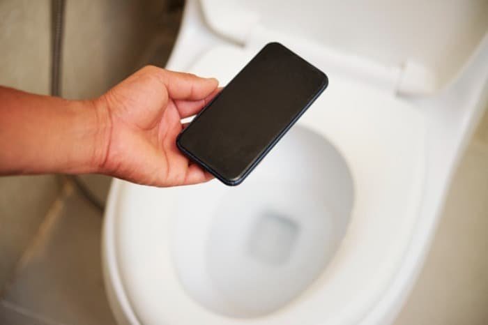 Mobile Phones in the Bathroom
