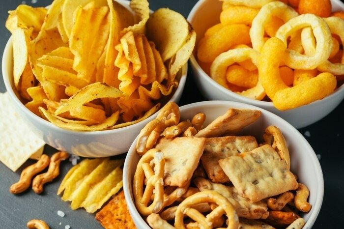 Eating chips and puff snacks during air pollution