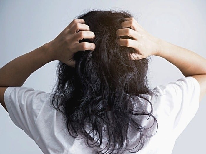 Which vitamin deficiency causes body itching