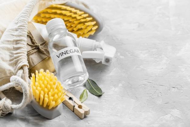 How to Make a Natural Softener with White Vinegar