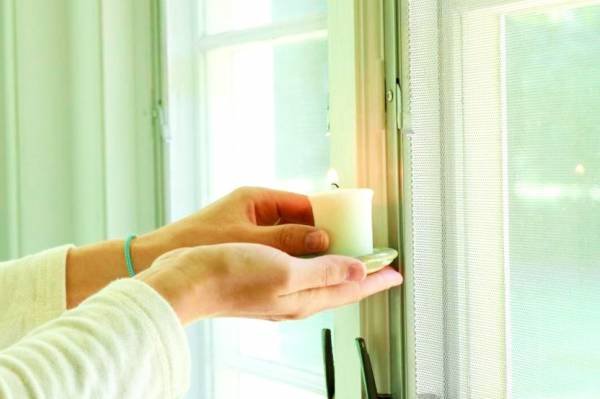 How to Find Window Cracks