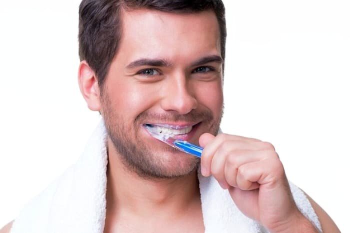 Rinsing teeth with water