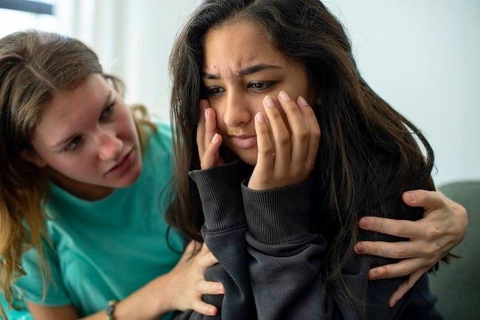 Guiding friends in tough situations