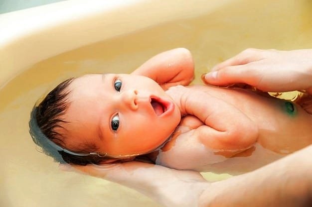 Correct Method for Bathing a Newborn Bathing a Newborn