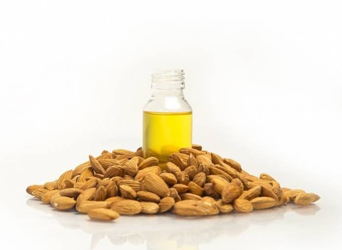 Coconut Oil for Eyebrow Massage