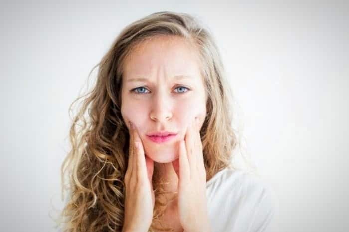 Skin spots are symptoms of fatty liver and liver issues