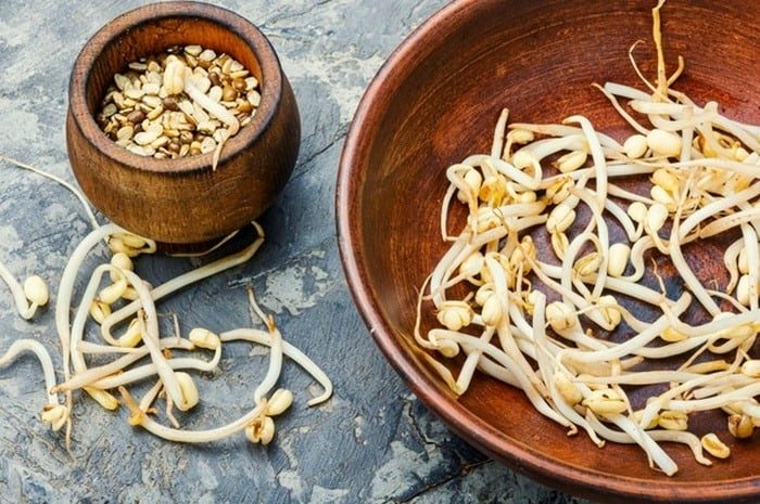 Effects of eating raw sprouts