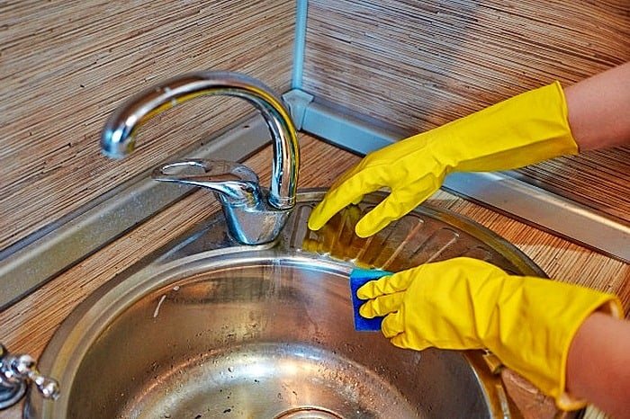 Cleaning the sink