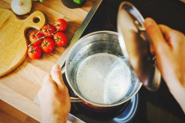 Cons of stainless steel pots