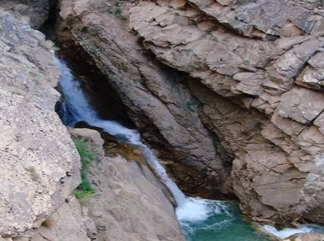 Height of Aynehroud Waterfall