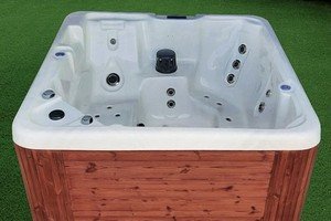 Jacuzzi by Zarrin Ab Company