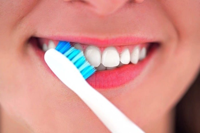 Removing dental plaque