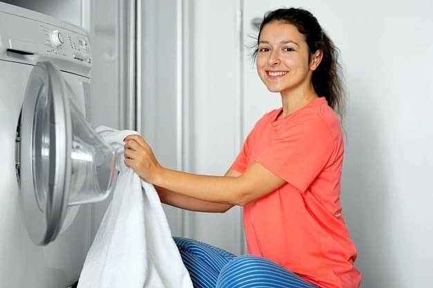 Cleaning the TV