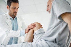 Treating knee pain without surgery at home! 🌟
