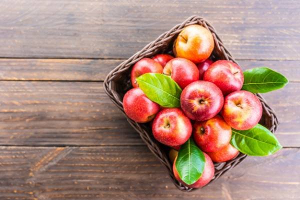 Apple as an effective fruit for reducing high cholesterol