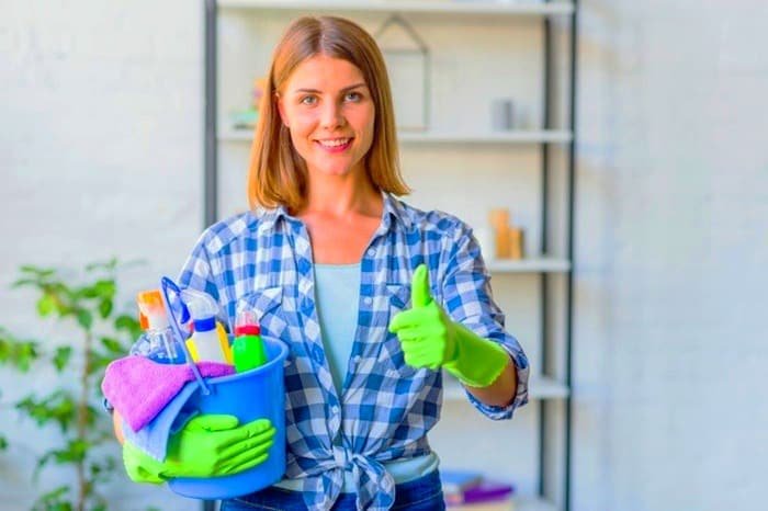 Cleaning the refrigerator