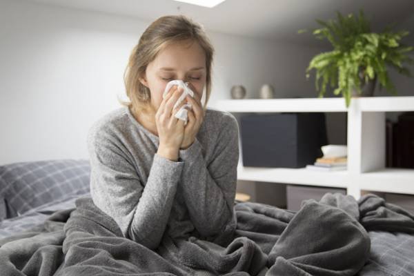 Drinking water to prevent dry skin