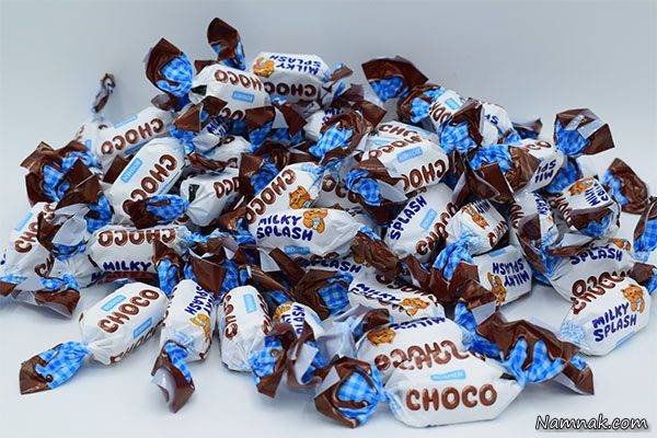 Chocolate is among the snacks that pregnant women should carry.