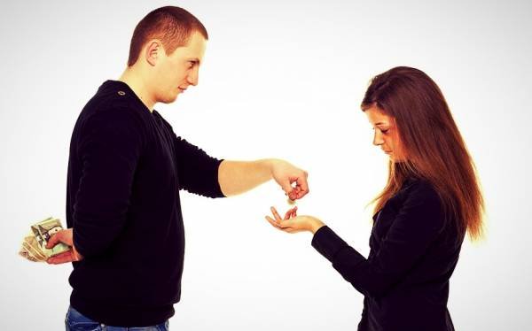 How to approach a stingy husband Tips for living with a stingy man