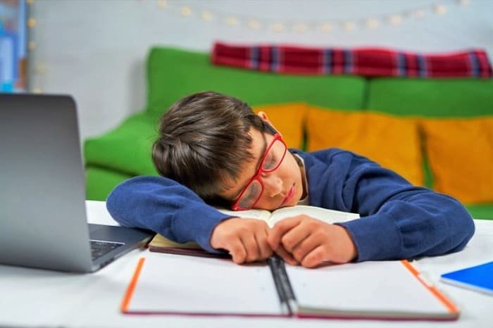 Solutions for Teenagers' Sleep Issues Teenagers' Sleep Problems