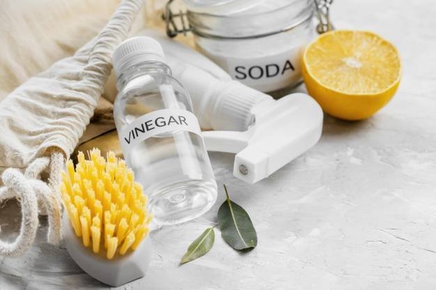 How to Make a Natural Softener with Baking Soda and Vinegar