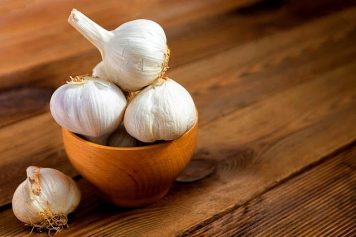 Raw or cooked garlic