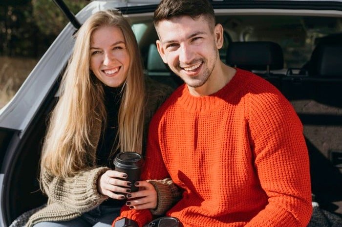 Couple traveling.