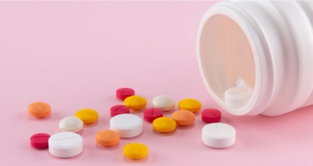 Antihistamines are usually used for short-term treatment of allergies. Difference Between Antihistamines and Corticosteroids, Mechanism of Action of Antihistamines and Corticosteroids