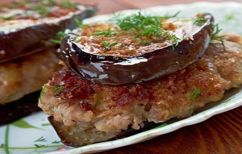 How to make eggplant cutlets with meat; a nutritious dish for dinner and lunch