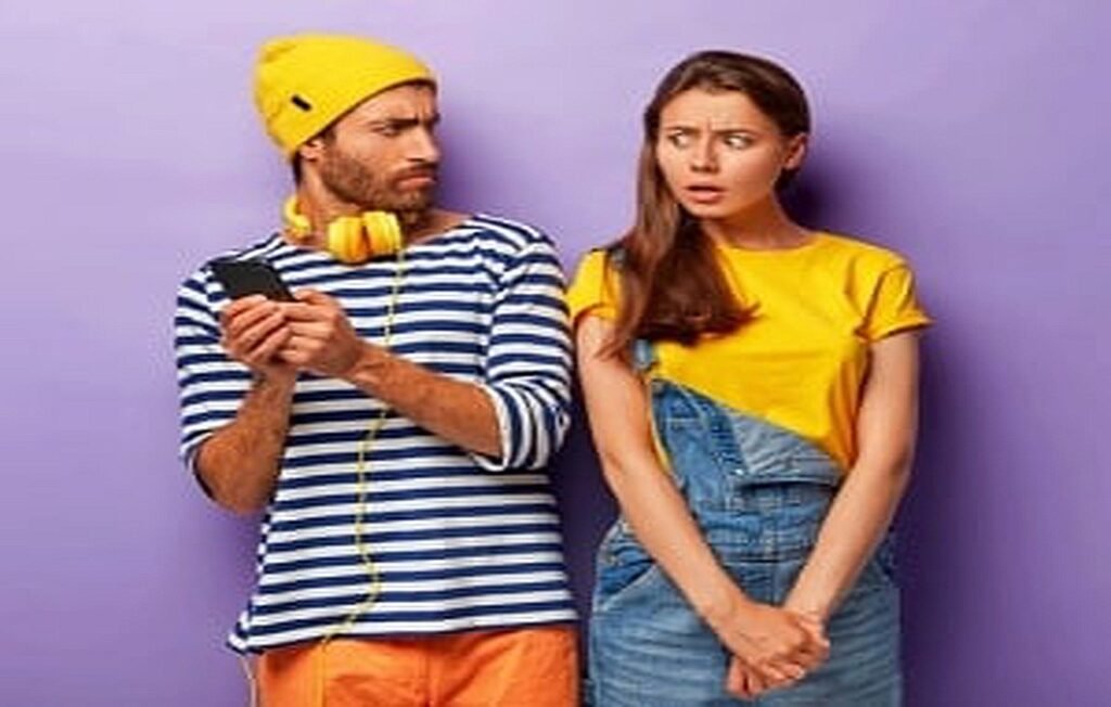 Why Checking Your Spouse’s Phone is a Mistake: Negative Effects and Effective Solutions